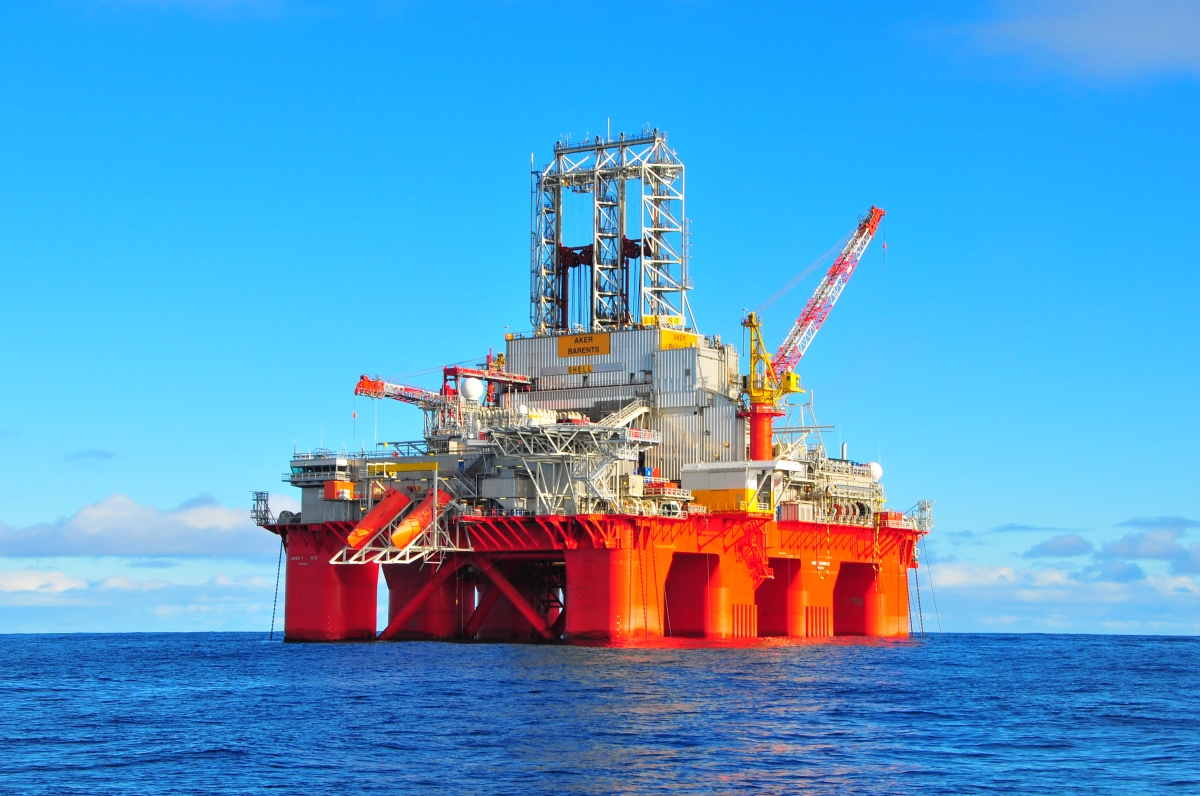 No oil rigs available – Many being built