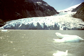 Video shows enourmous glacier melt
