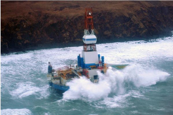 No oil leak from stranded rig